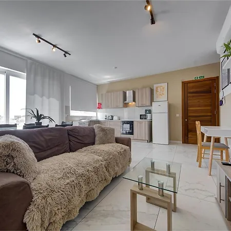Seaview 3br Penthouse Escape With Terrace Views By 360 Estates アパート マルサスカーラ